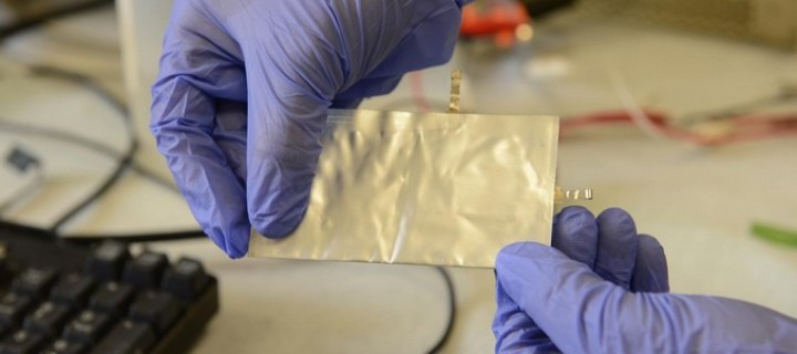 New Aluminum-Ion Battery is  Fast-charging, Long-lasting and Inexpensive