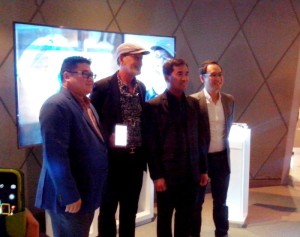 National Artist BenCab (in   hat) poses with Samsung officials during the launch of BenCab in Two Movements Interactive Exhibit