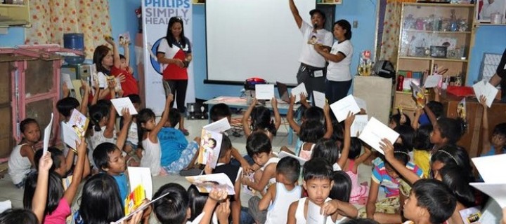 Philips visits Barangay Balagtas in Las Pinas for Simply Healthy project